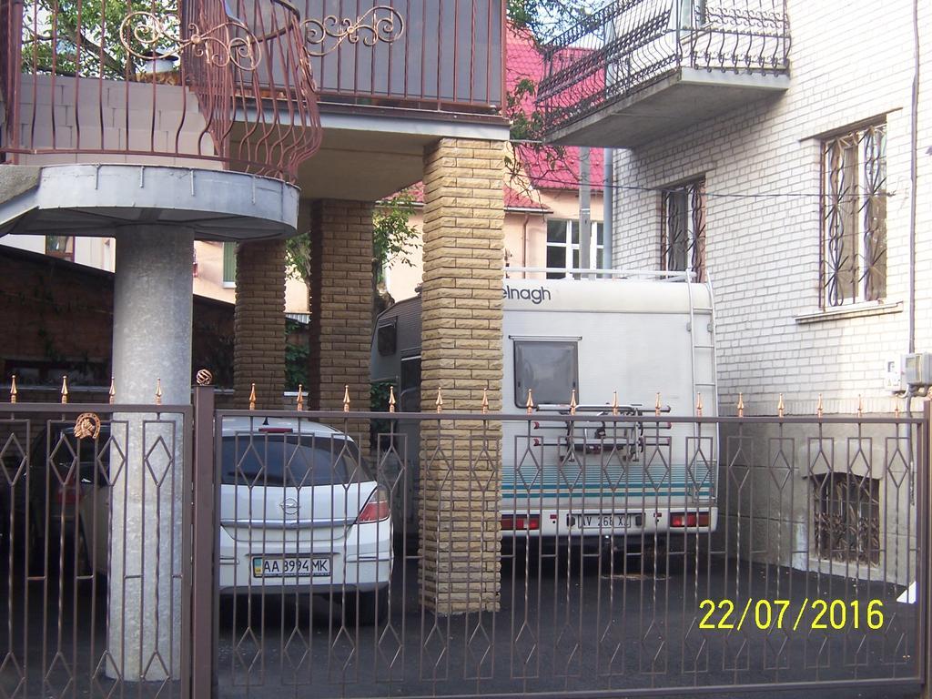Apartments In Center Vinnytsia Bagian luar foto